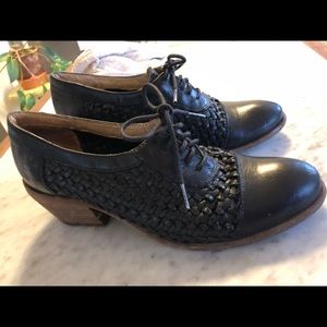 Frye Maggie Woven Leather Oxford heels